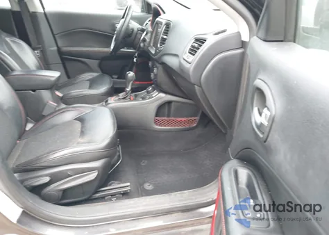 2019 Jeep Compass Trailhawk 4X4 из США, поврежденный, VIN 3C4NJDDB1KT688201